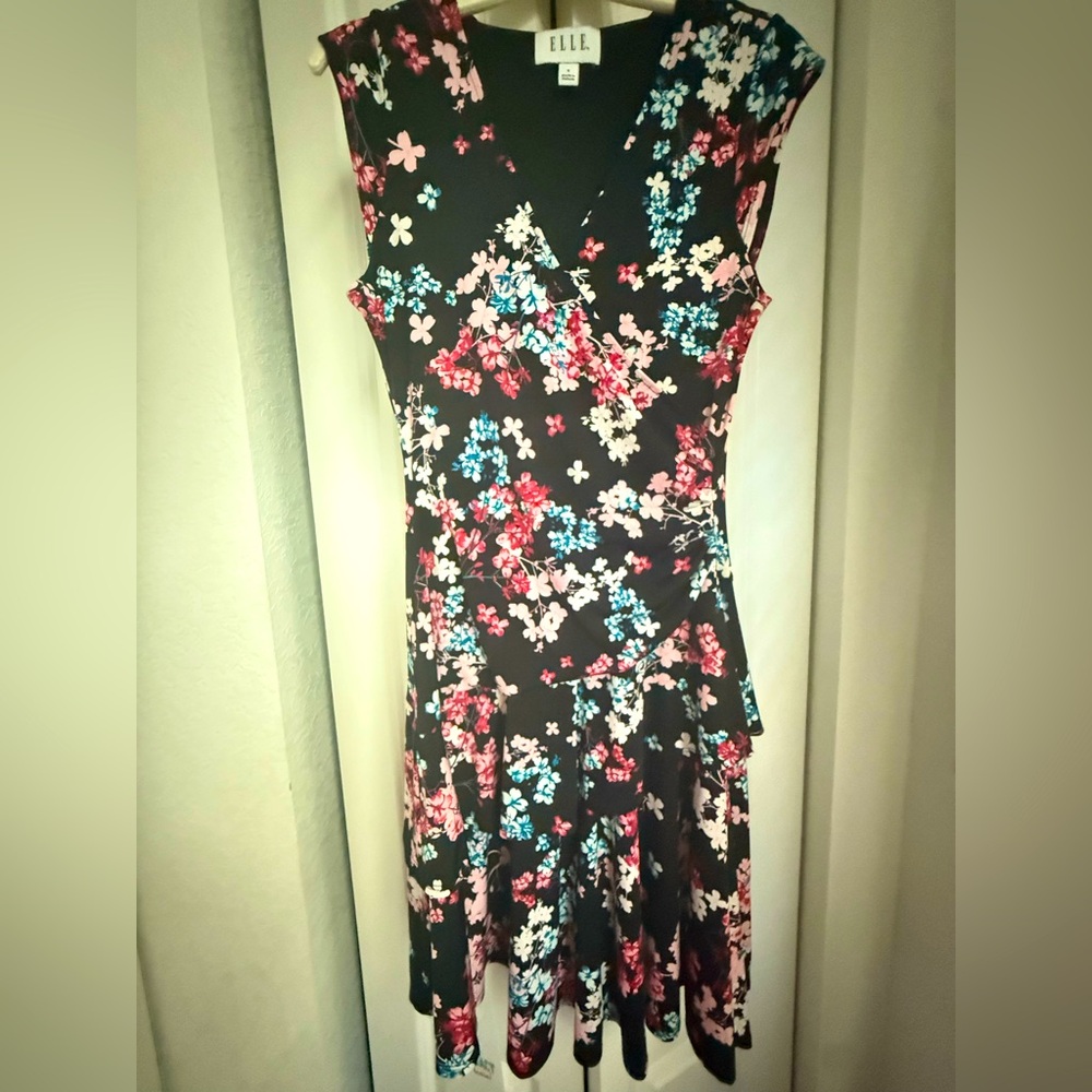 🩷🌺Spring Floral faux wrap dress 🌺🌸🖤🩷